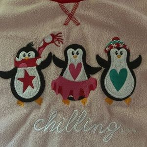 Cuddi Duds child’s Christmas three chilling penguins shirt. Size M 7/8